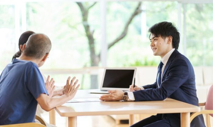 保険営業の業務内容や1日のスケジュールとは？代理店との仕事内容の違い