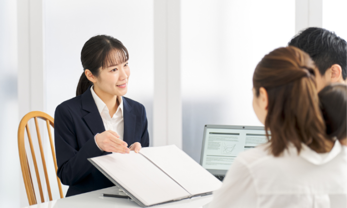 保険営業って何する仕事？平均年収や会社の種類、必要な資格を解説