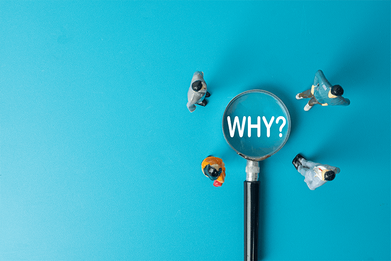 保険営業を「やめとけ」と言われる理由を考えるビジネスマン