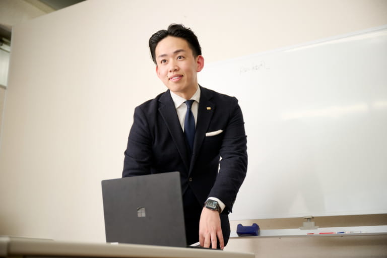 R&Cに所属する保険営業マン