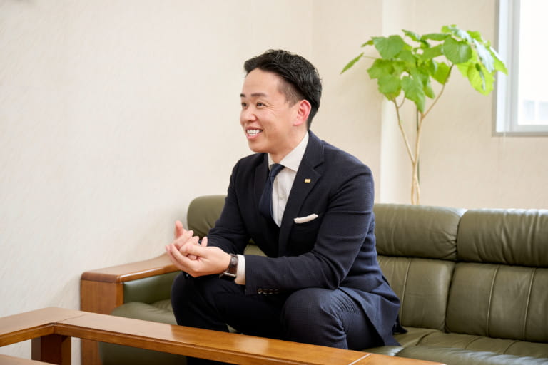 R&Cに所属する保険営業マン