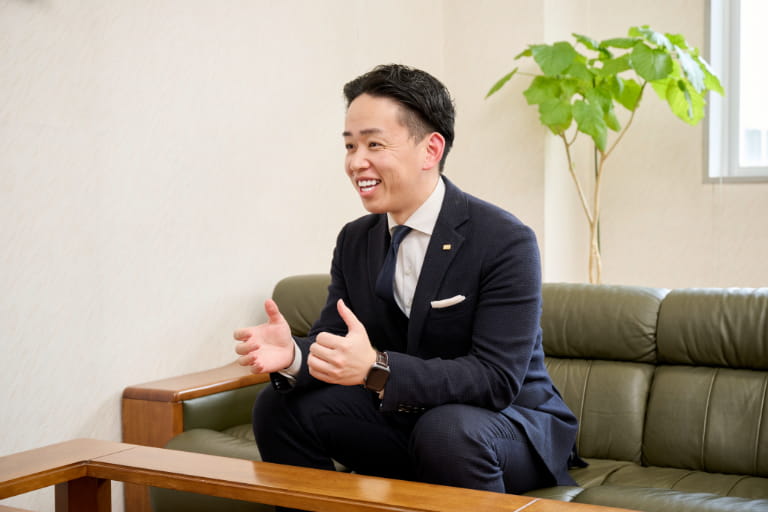 R&Cに所属する保険営業マン