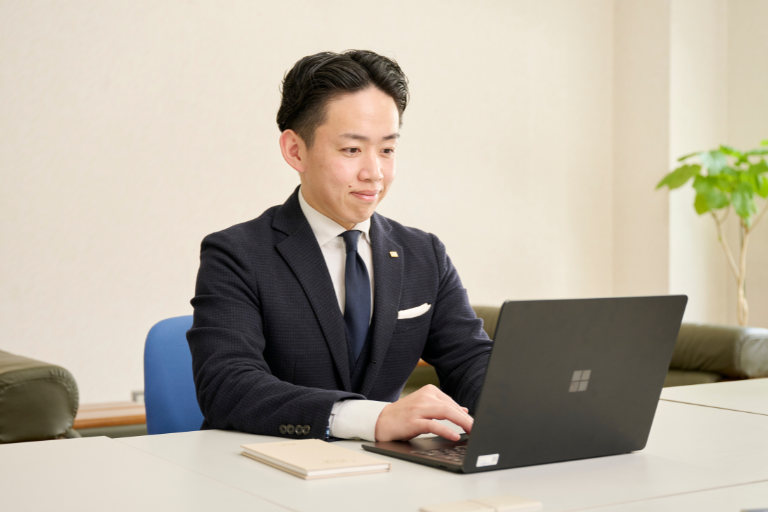 R&Cに所属する保険営業マン