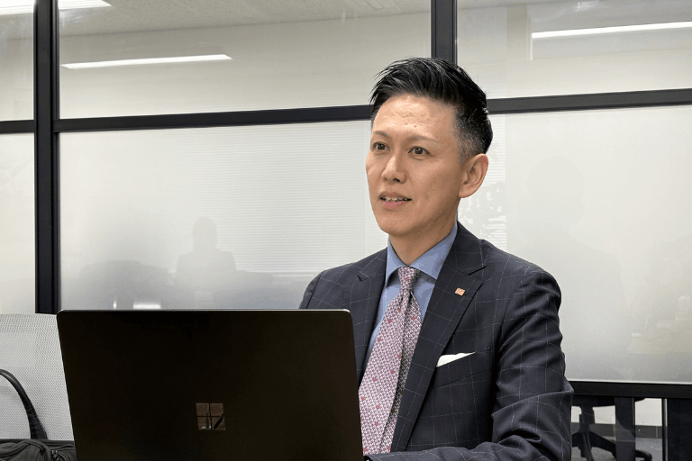 R&Cに所属する保険営業マン