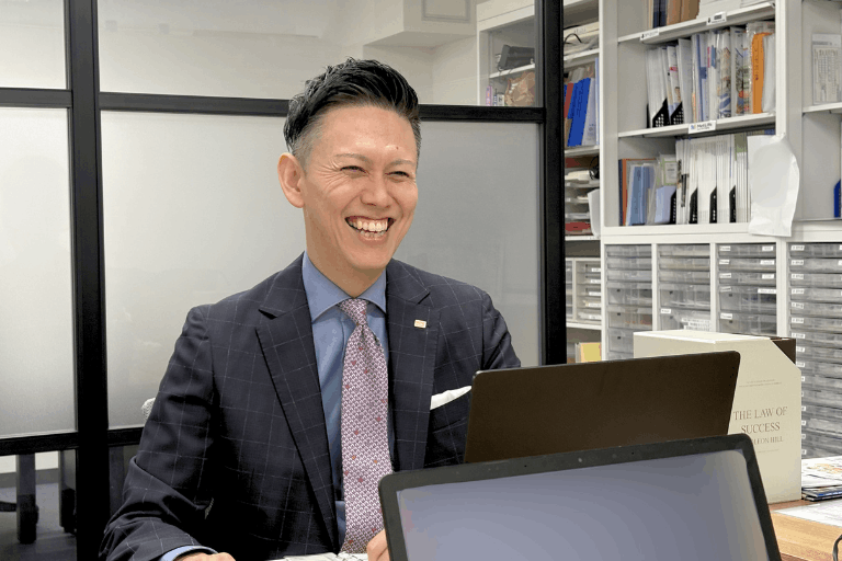 R&Cに所属する保険営業マン