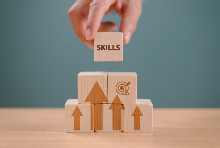 営業職に向いている人とは?求められるスキルについて
