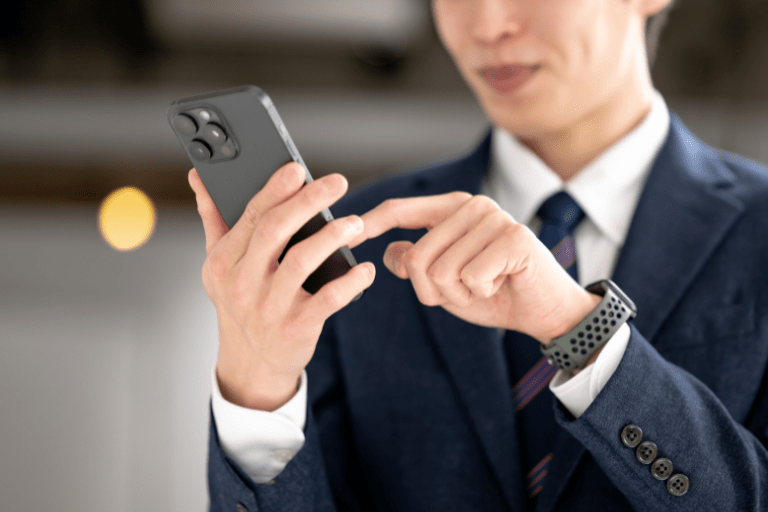 レイクの本人確認はいつ行うの？書類の提出方法や時間を紹介