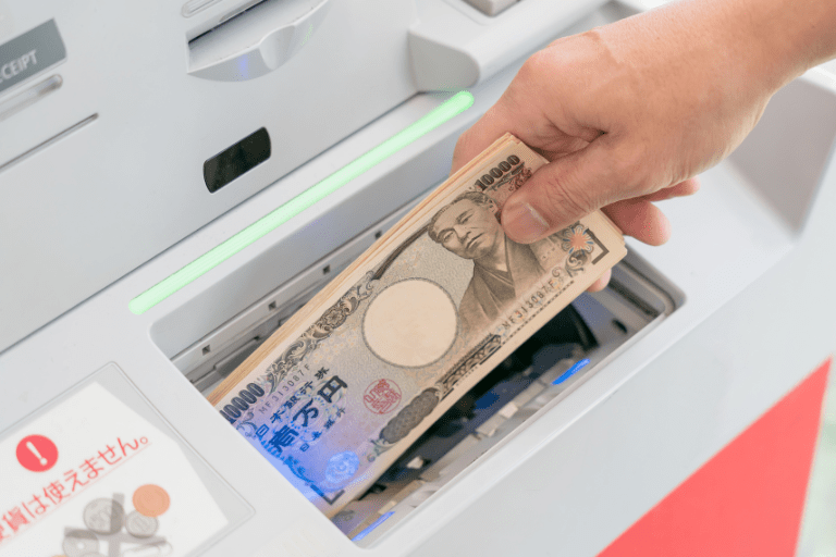 レイクは全国のコンビニで借入・返済が可能！見逃せない注意点も解説